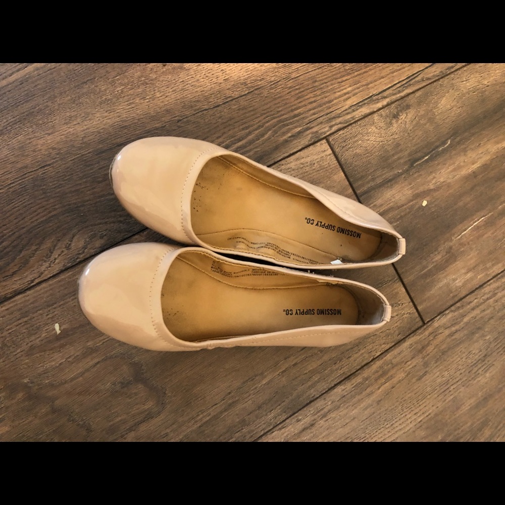 Women’s nude flats!